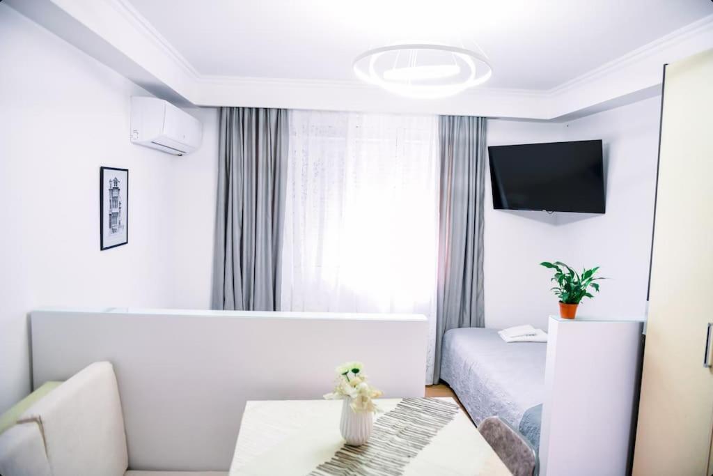 Magda Studio In Berat Center Экстерьер фото
