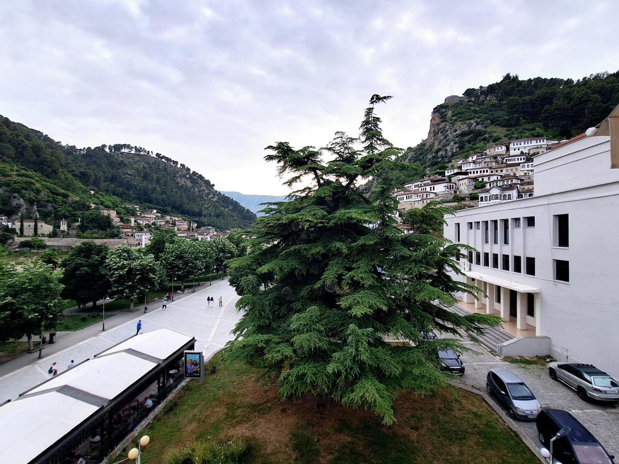 Magda Studio In Berat Center Экстерьер фото